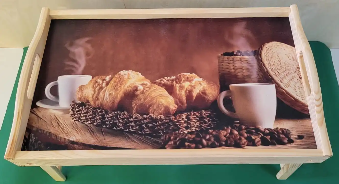 PIKUSA — taca śniadaniowa z motywem kawy i rogalika